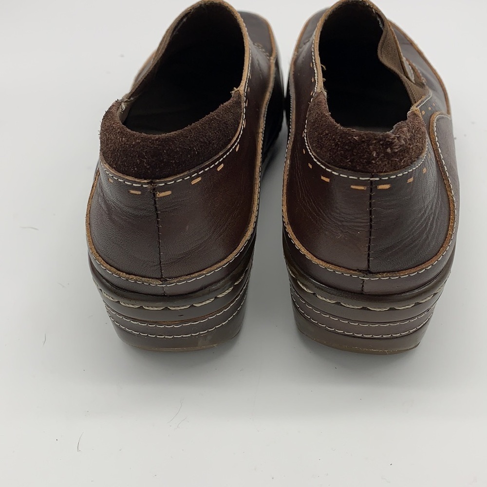 Spring Step brown closed back clogs - Picture 5 of 11